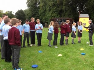 Primary 7 Displaying Their Golf Skills